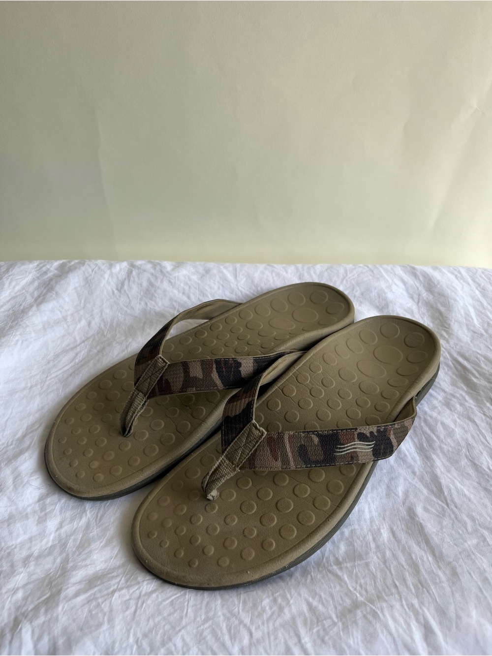 Vionic Flip Flops Slides Sz 12 Men’s Camo Brown Green Tan EUC